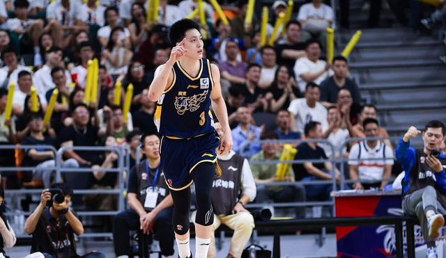 九游中国-广东宏远5分险胜！完成大逆转，麦考尔43分，王洪泽22分